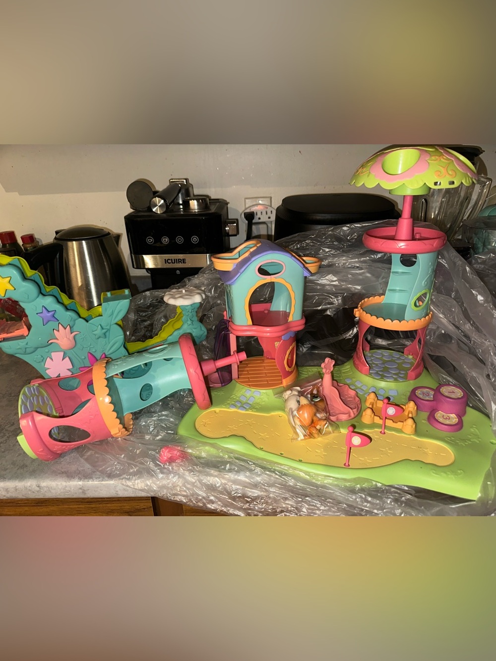 Littlest Pet Shop LPS Whirl Around Playground Playset 3 Figures